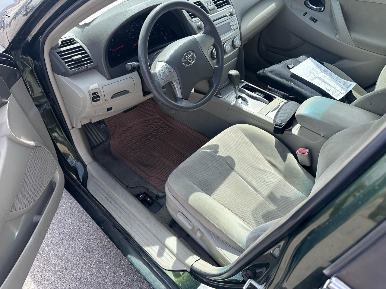 Used 2010 Toyota Camry LE image 9