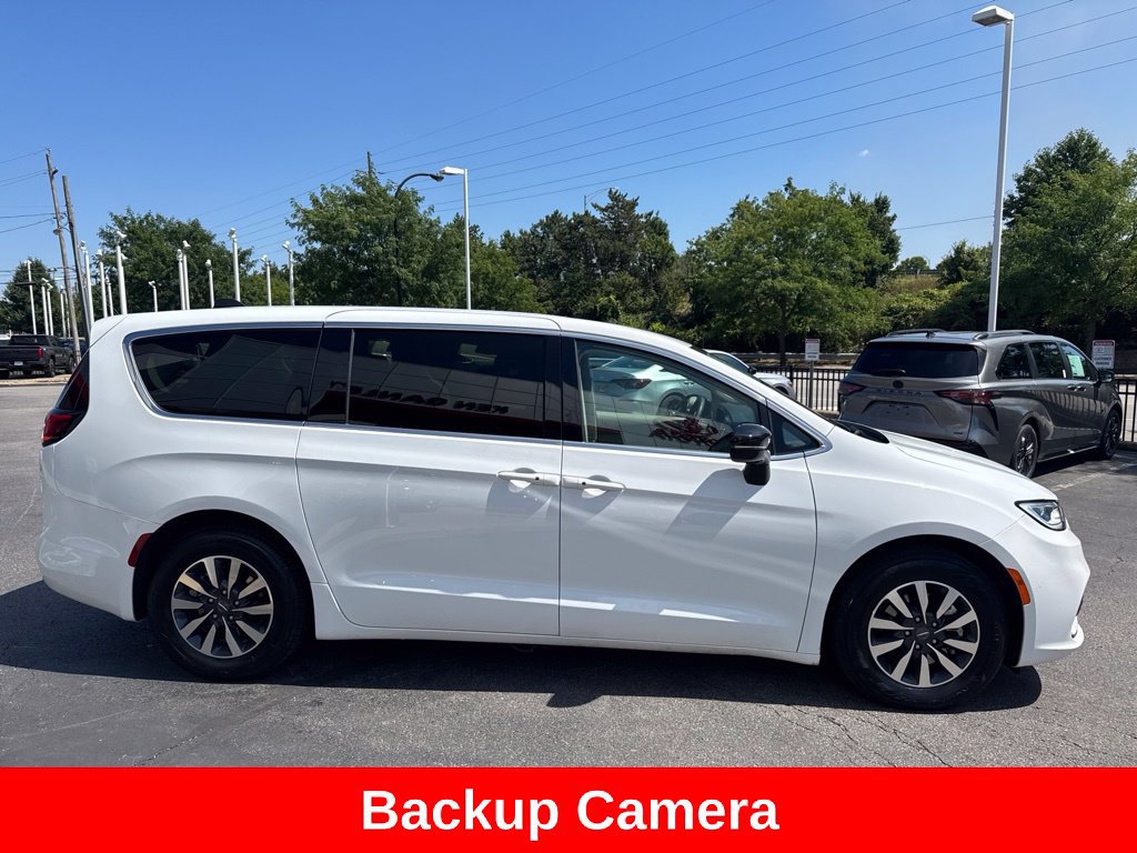 Used 2024 Chrysler Pacifica Limited FWD image 8
