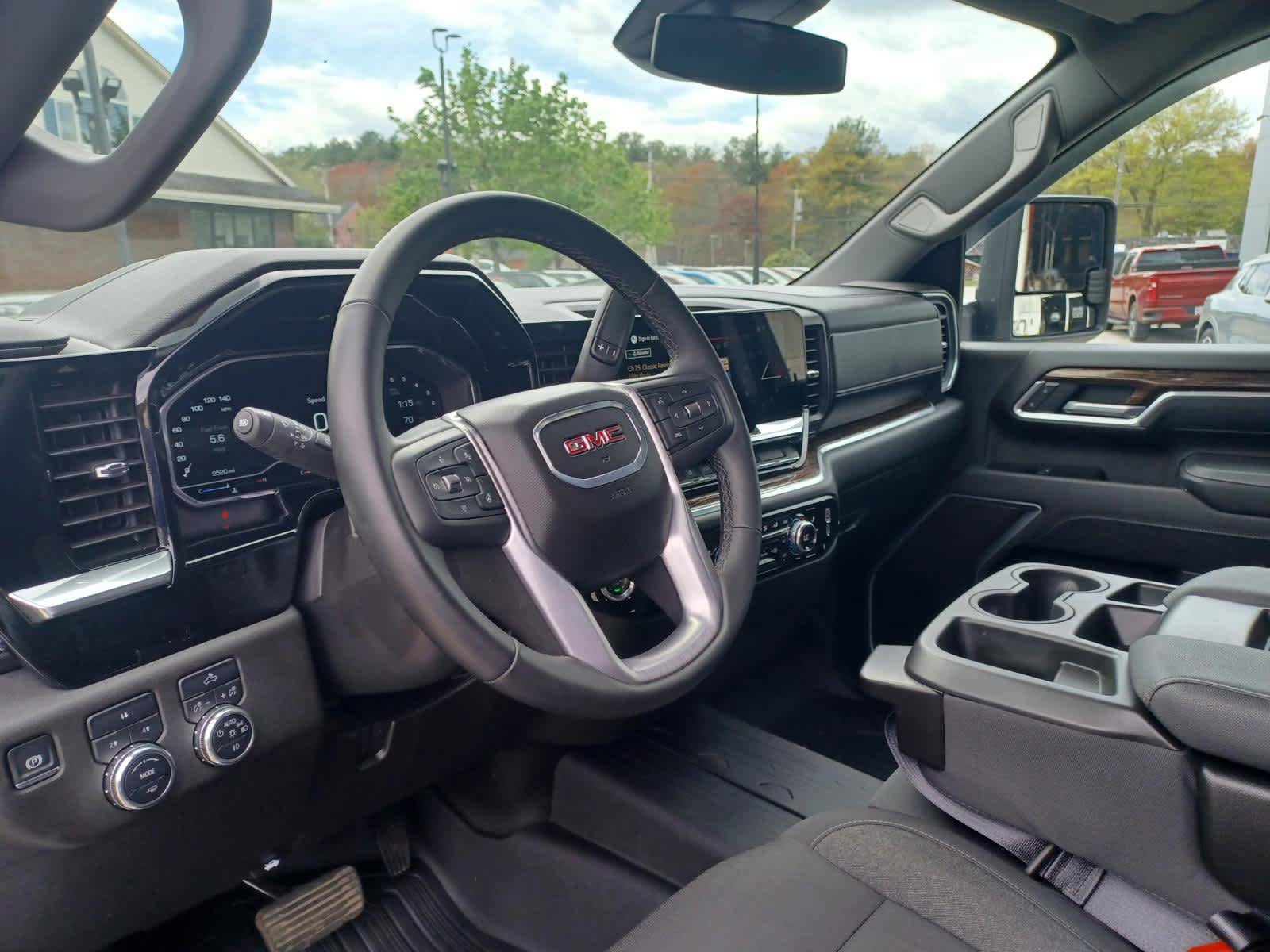 Used 2025 GMC Sierra 2500 SLE w/ SLE Value Package; AWD/4WD image 8