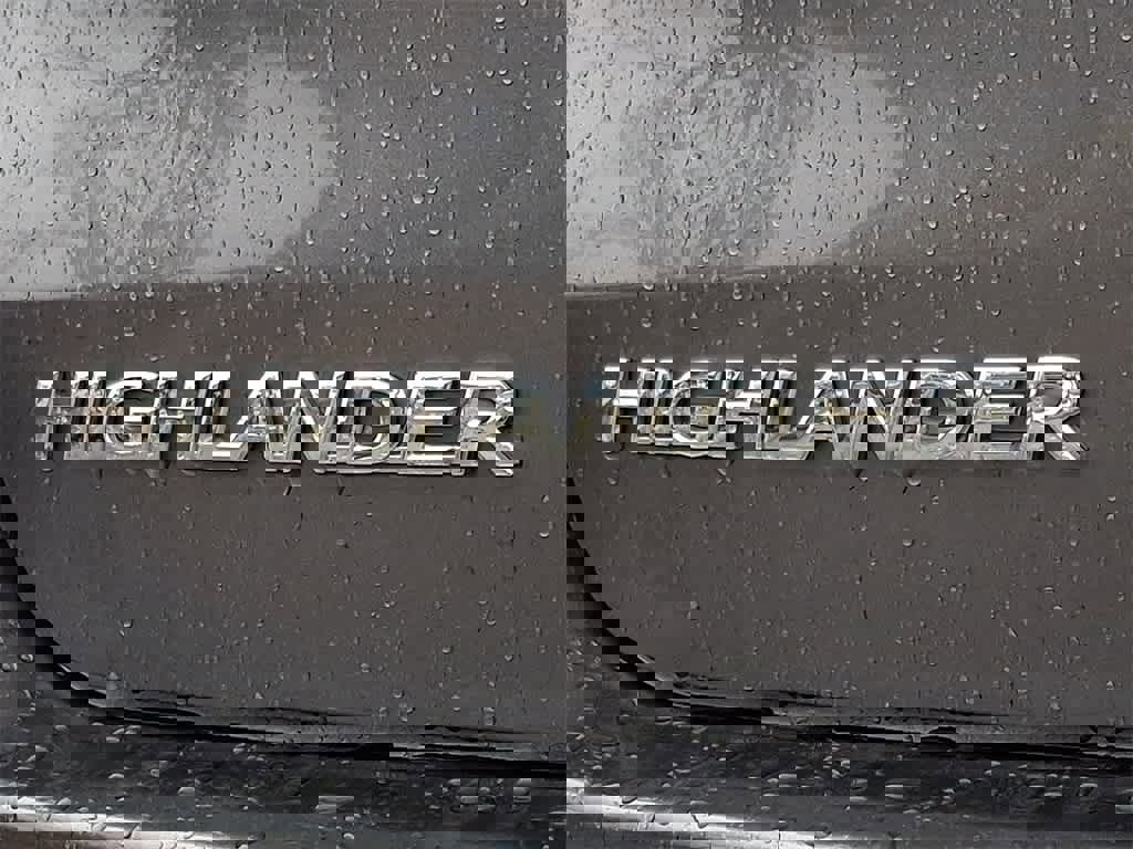 Used 2017 Toyota Highlander Limited Platinum image 32