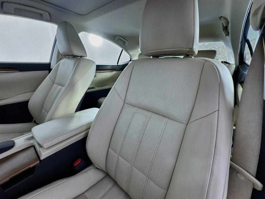 Used 2017 Lexus ES 300h w/ Luxury Package FWD image 21