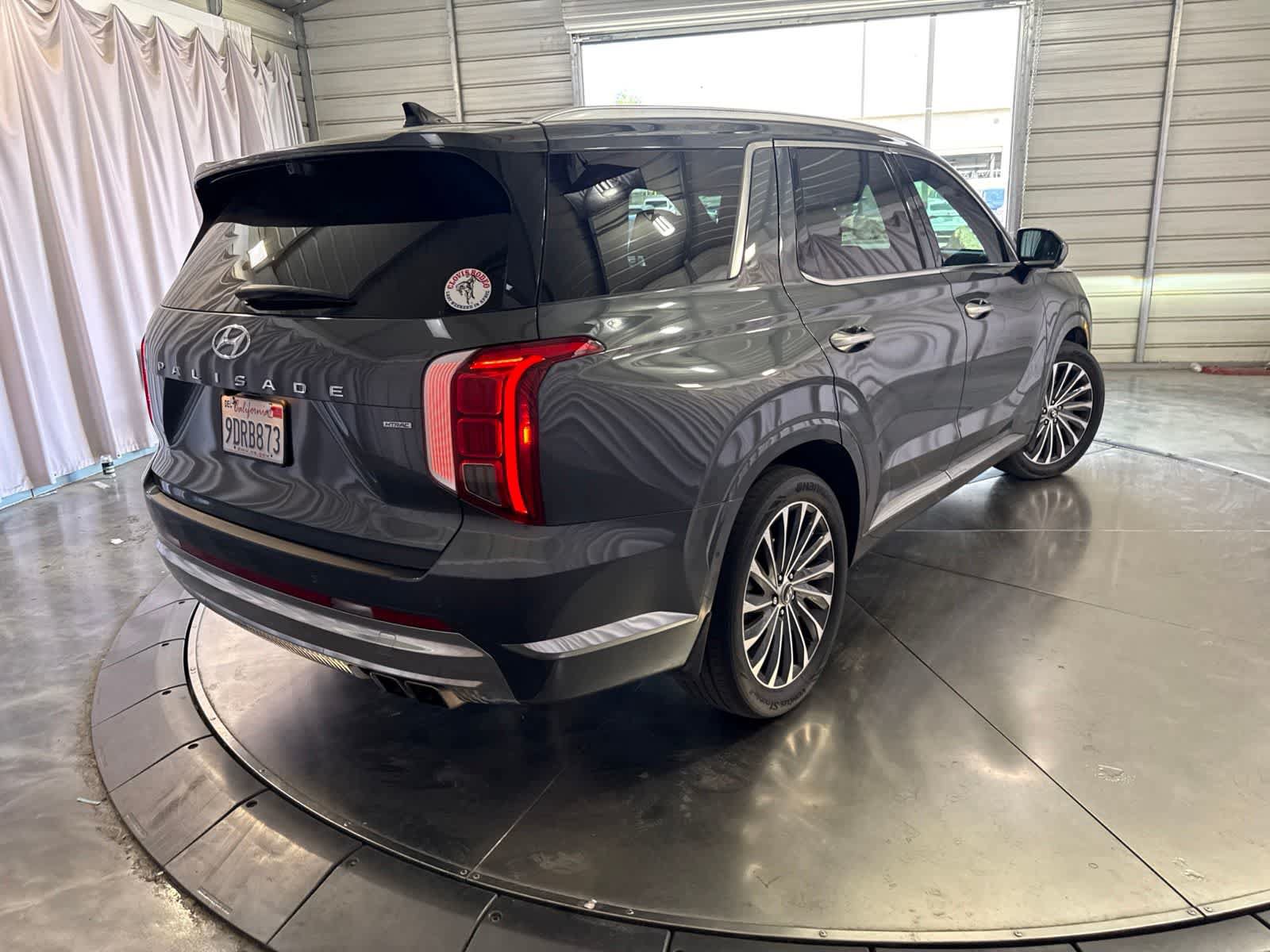 Used 2023 Hyundai Palisade Calligraphy w/ Winter Package AWD/4WD image 5