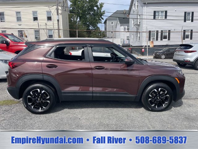 Used 2023 Chevrolet TrailBlazer LT w/ Convenience Package FWD image 3