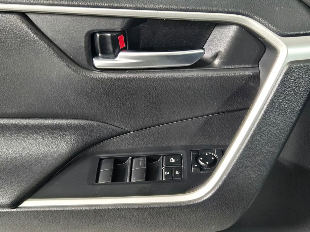 Used 2021 Toyota RAV4 XLE image 15