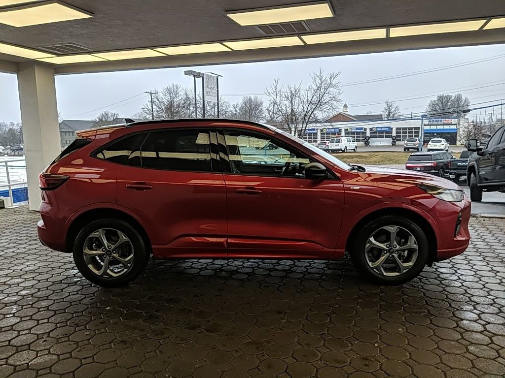 Certified 2023 Ford Escape ST-Line w/ Tech Pack #1 FWD image 5