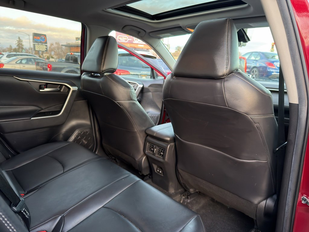 Used 2020 Toyota RAV4 XLE Premium image 16