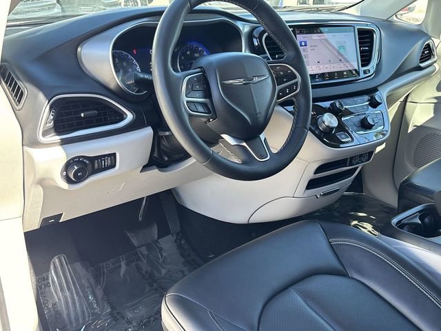 Certified 2024 Chrysler Pacifica Touring-L image 18