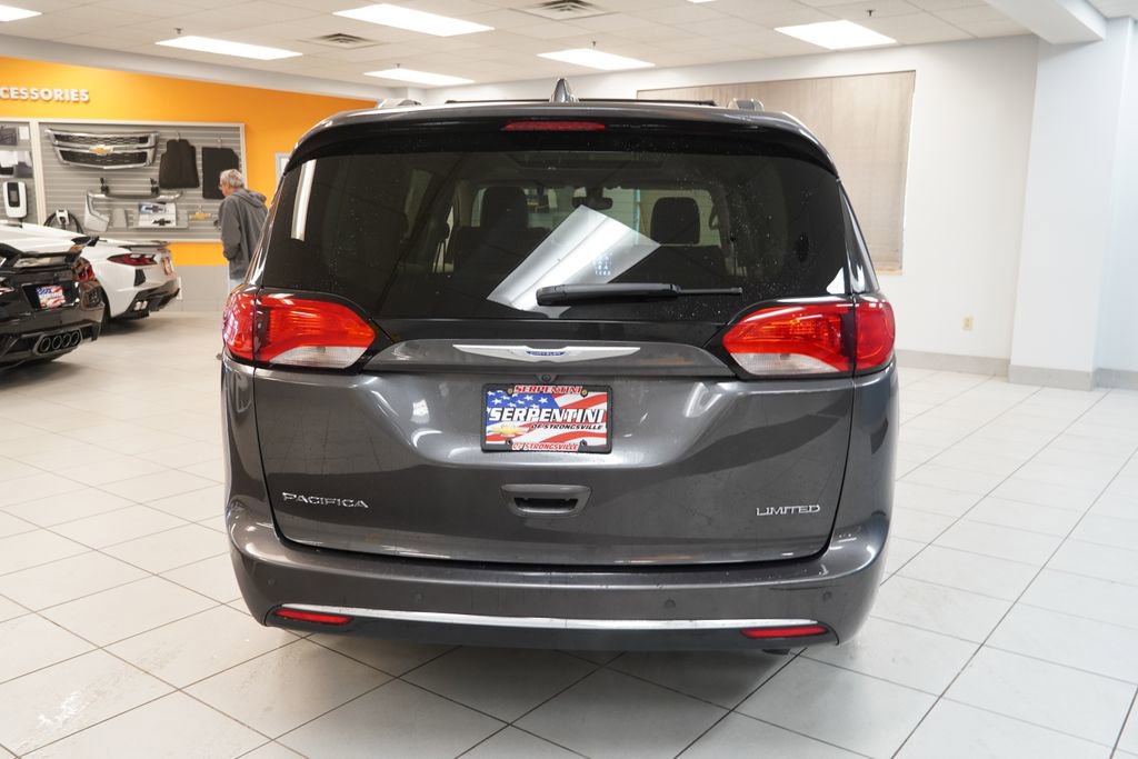 Used 2020 Chrysler Pacifica Limited FWD image 9