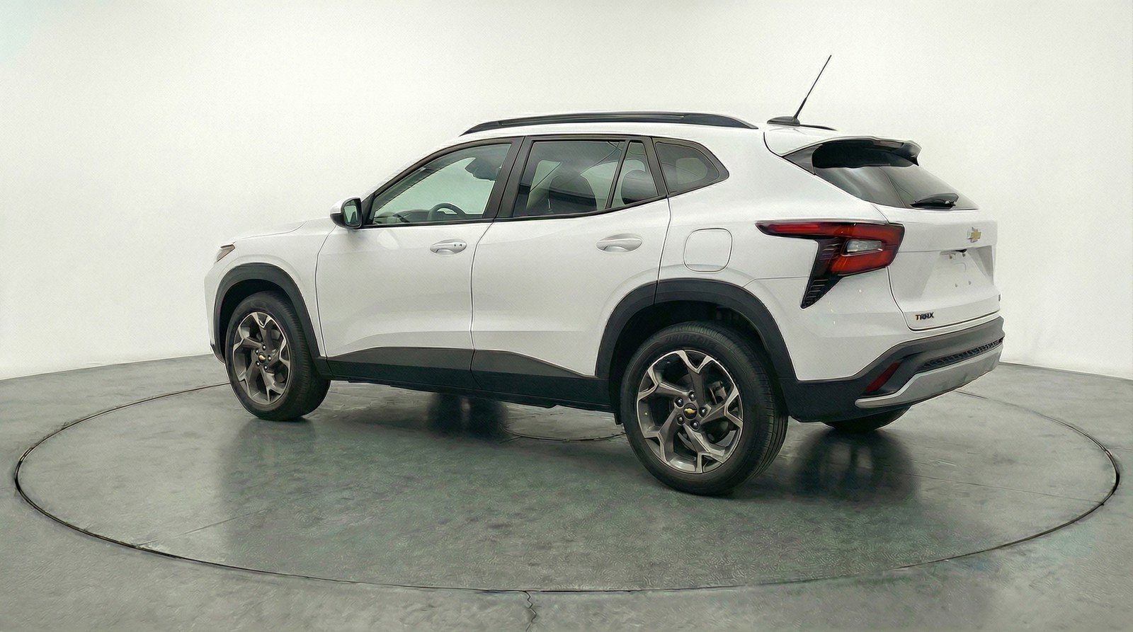 Used 2025 Chevrolet Trax LT FWD image 6