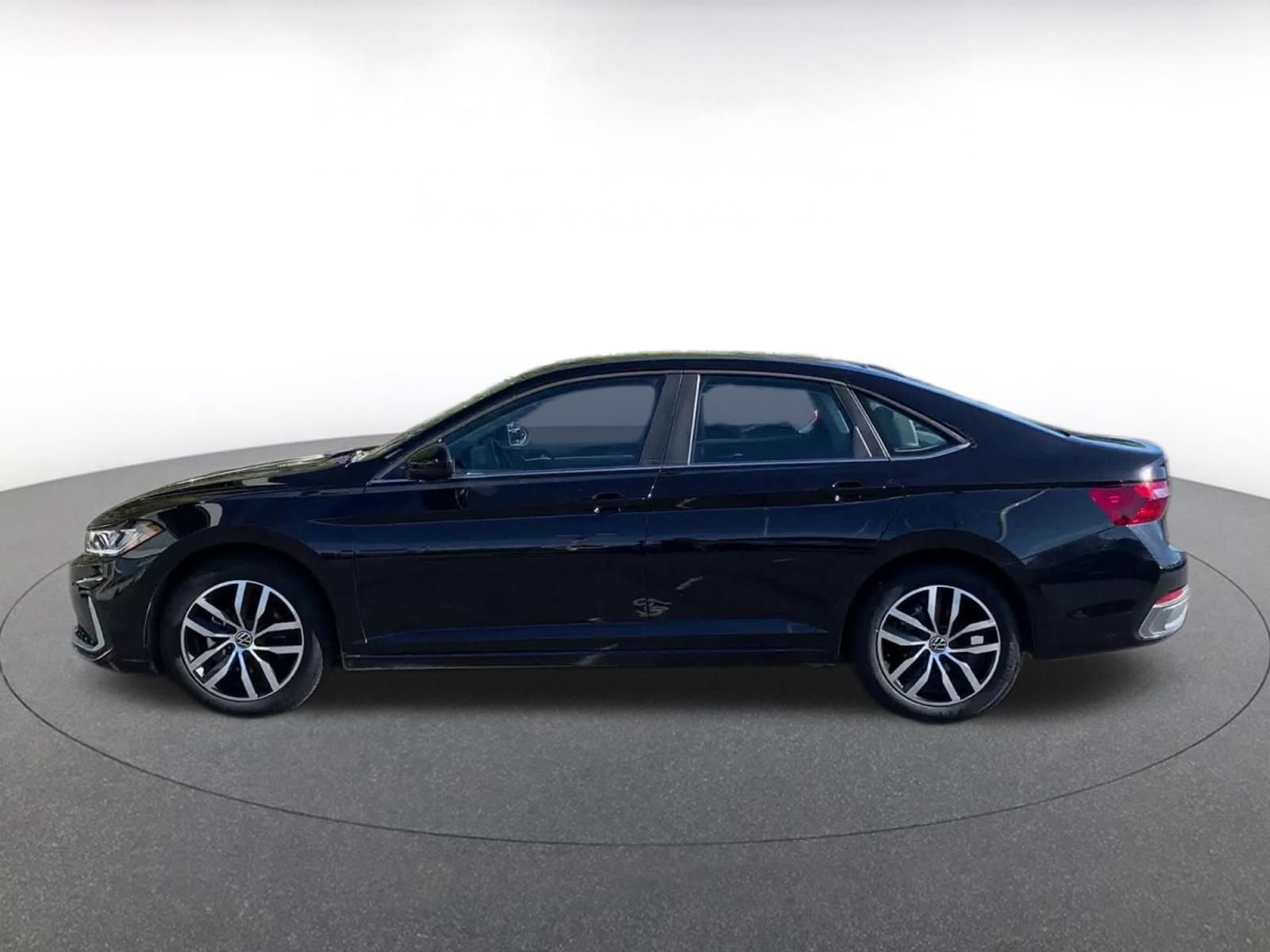 Used 2025 Volkswagen Jetta SE image 9
