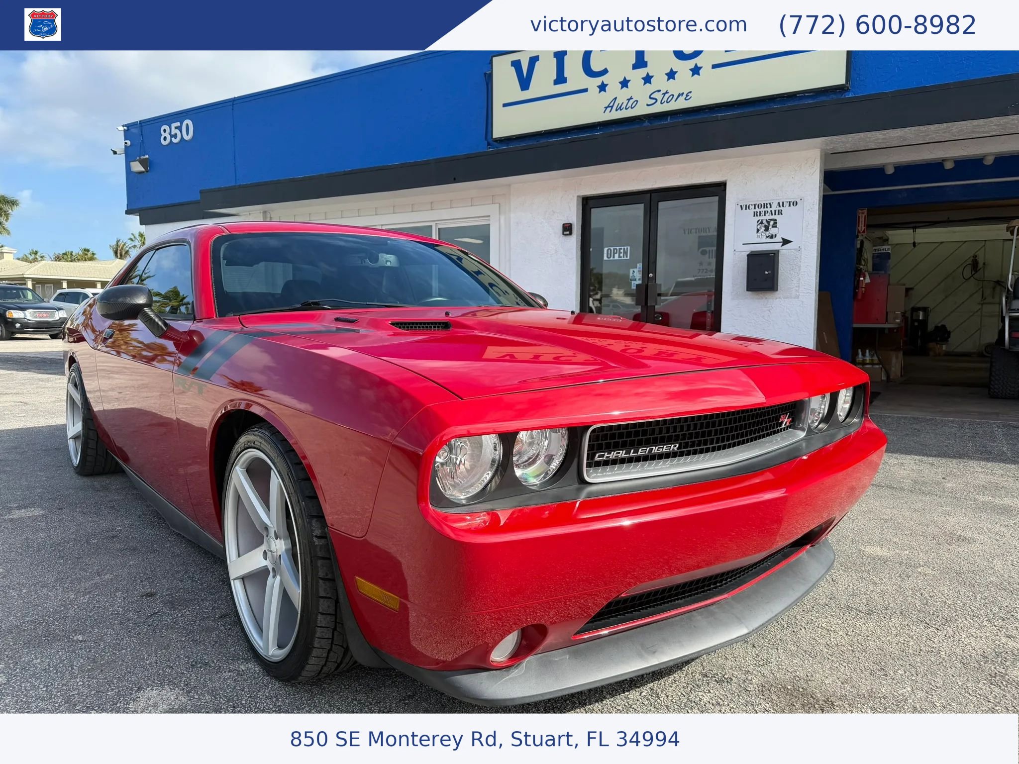 Used 2012 Dodge Challenger R/T RWD image 1