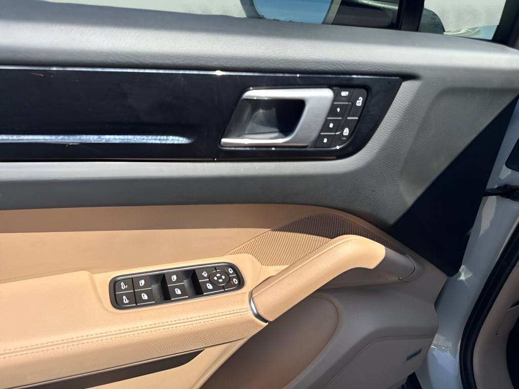 Used 2022 Porsche Cayenne Coupe AWD/4WD image 28