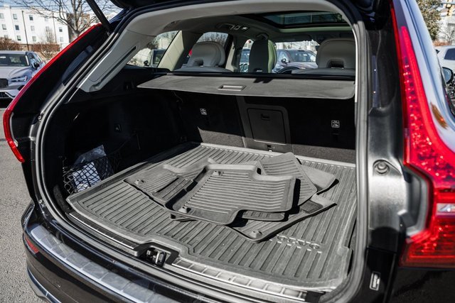 Used 2023 Volvo XC60 B6 Ultimate w/ Protection Package Premier image 10
