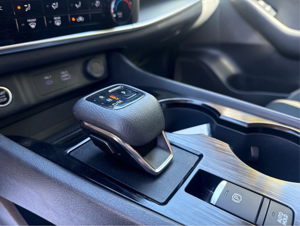 Used 2023 Nissan Rogue S image 34