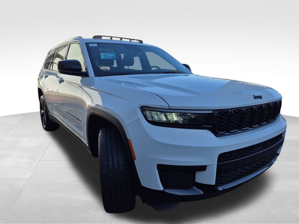 Used 2025 Jeep Grand Cherokee L Altitude image 7