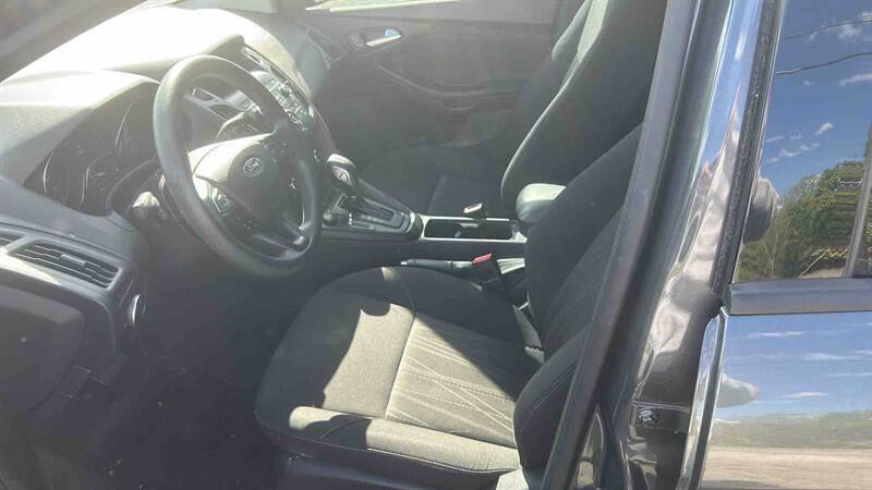Used 2018 Ford Focus SE FWD image 13