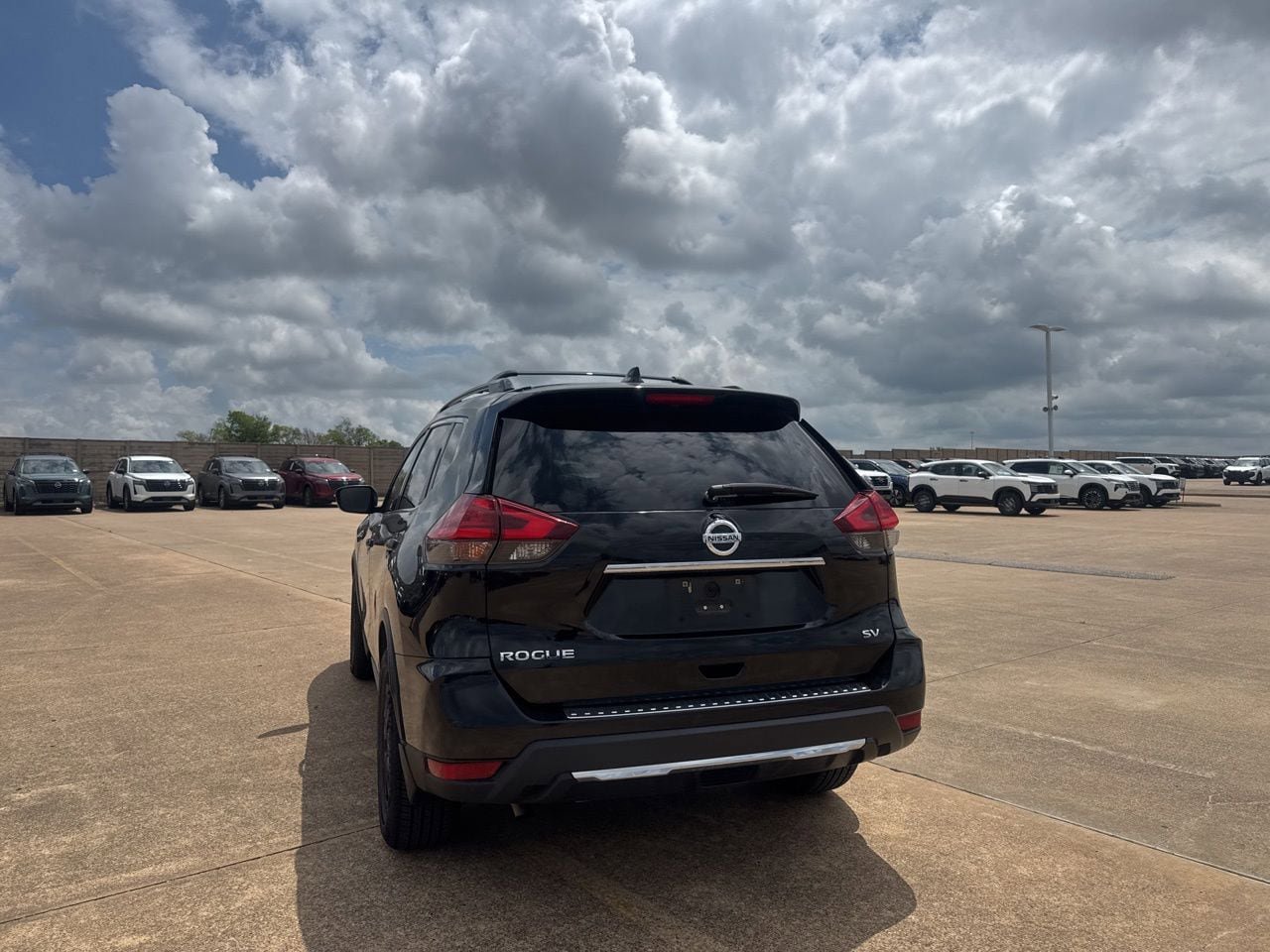 Used 2017 Nissan Rogue SV w/ Midnight Edition FWD image 18
