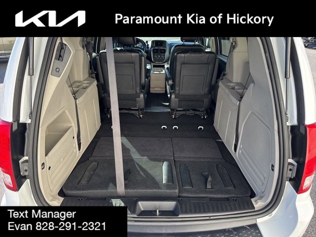 Used 2019 Dodge Grand Caravan SXT image 12