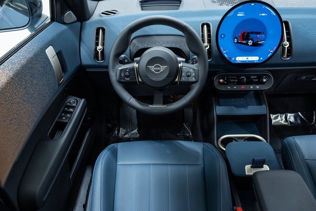 Used 2025 MINI Cooper Countryman S image 2