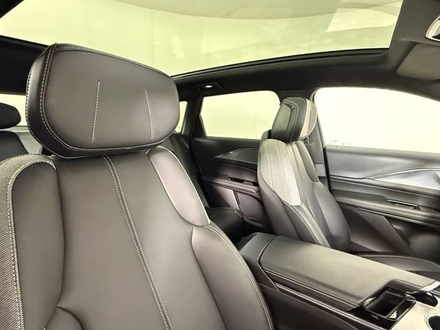 Used 2024 Cadillac Lyriq Tech RWD image 27