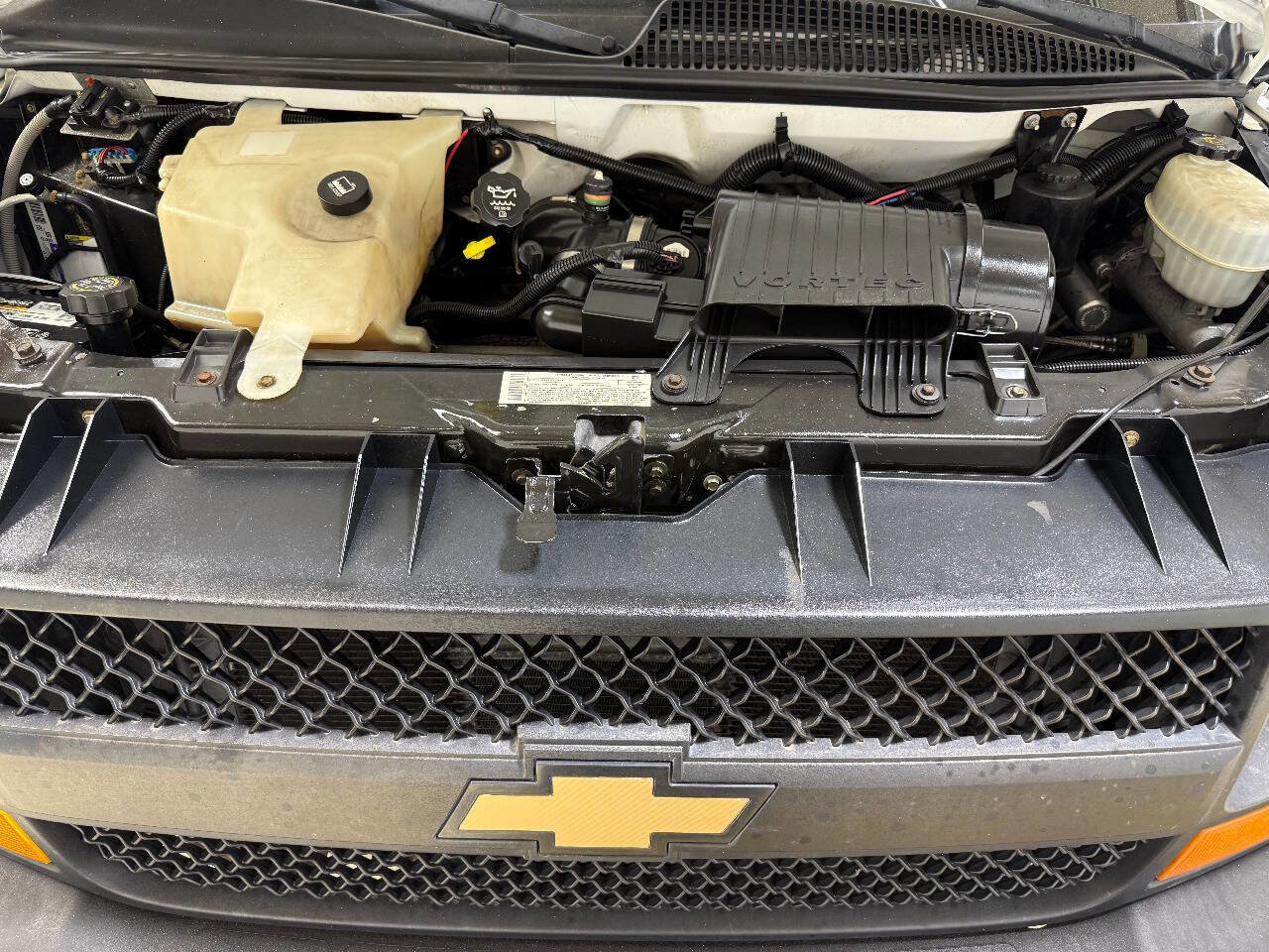 Used 2004 Chevrolet Express 3500 3500 2dr Commercial/Cutaway/Ch w/ School Bus Package image 77