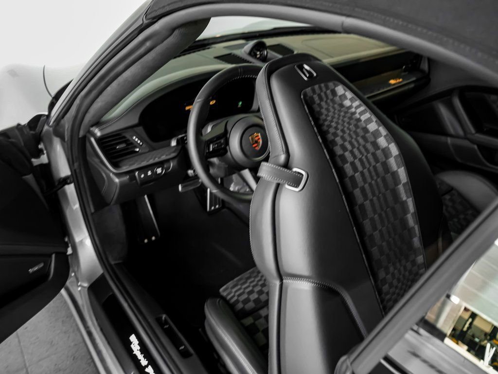 Used 2026 Porsche 911 Carrera GTS RWD image 15