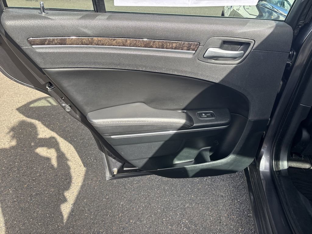 Used 2018 Chrysler 300 Limited w/ Safetytec Plus Group image 12