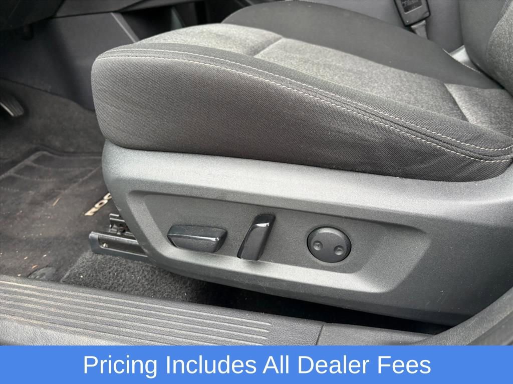 Used 2024 Nissan Rogue SV AWD/4WD image 17
