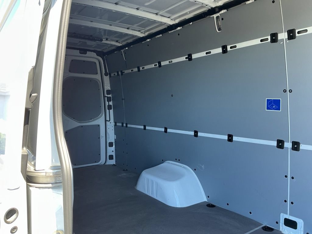 Used 2025 Mercedes-Benz Sprinter 4500 image 21