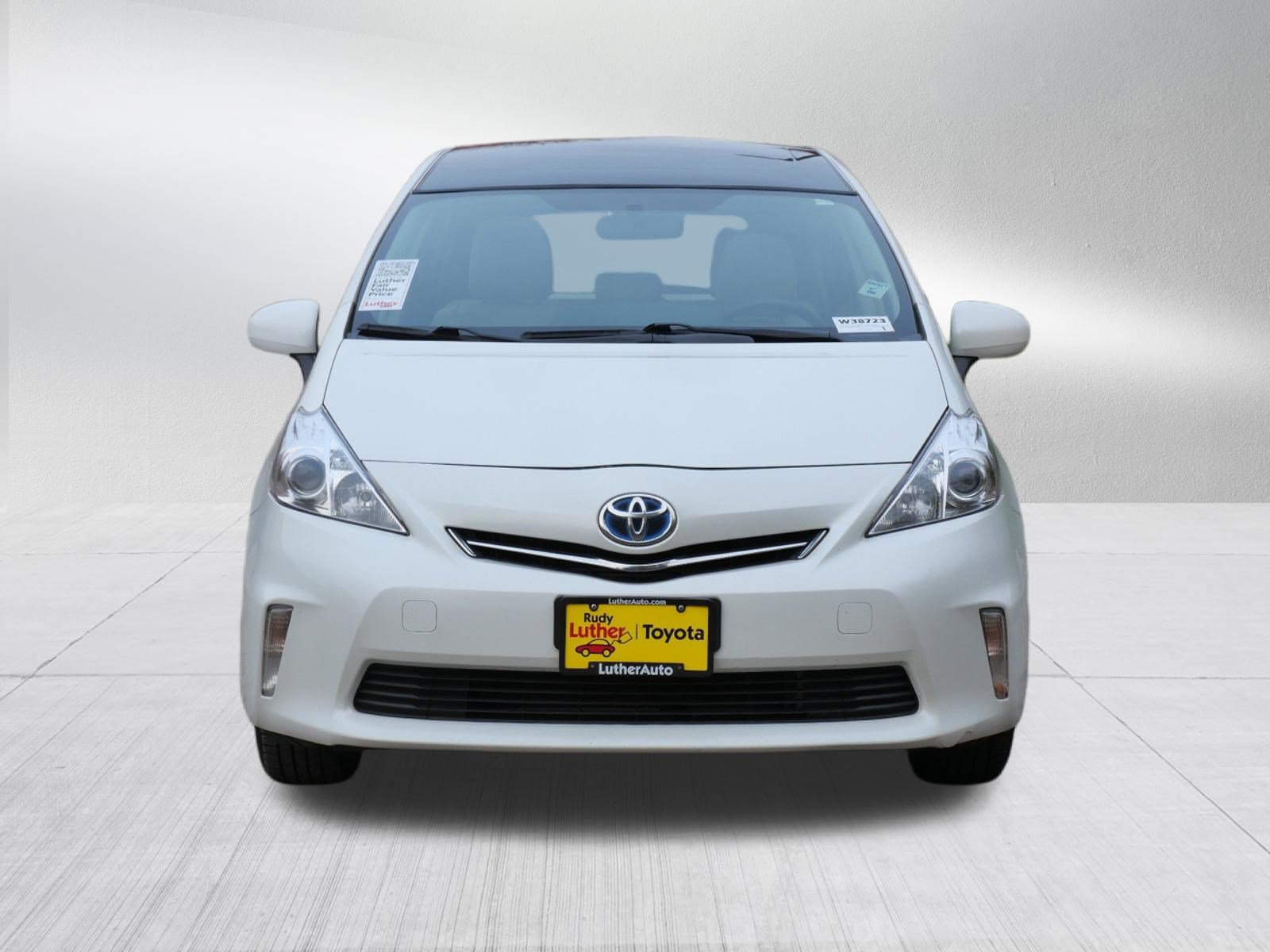 Used 2014 Toyota Prius V Three FWD image 2