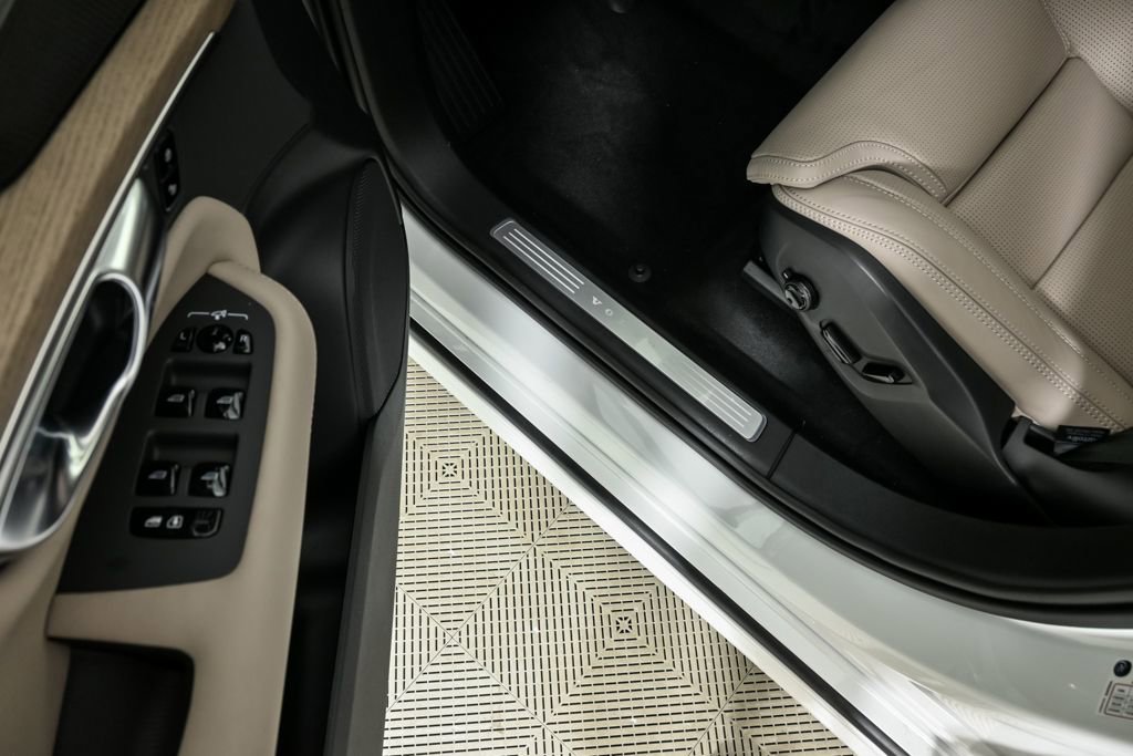 New 2026 Volvo XC90 B6 Ultra w/ Protection Package AWD/4WD image 8