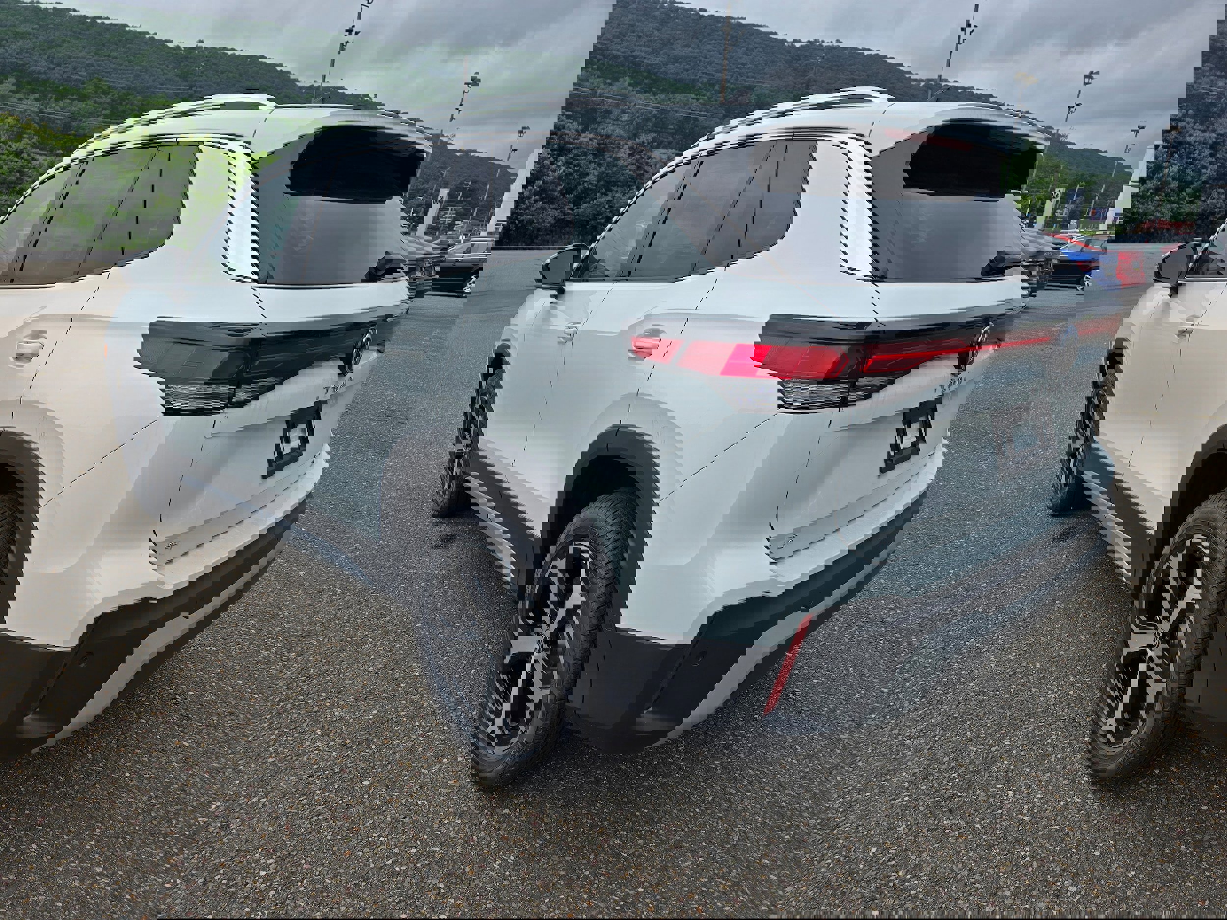 New 2025 Volkswagen Tiguan SE image 5