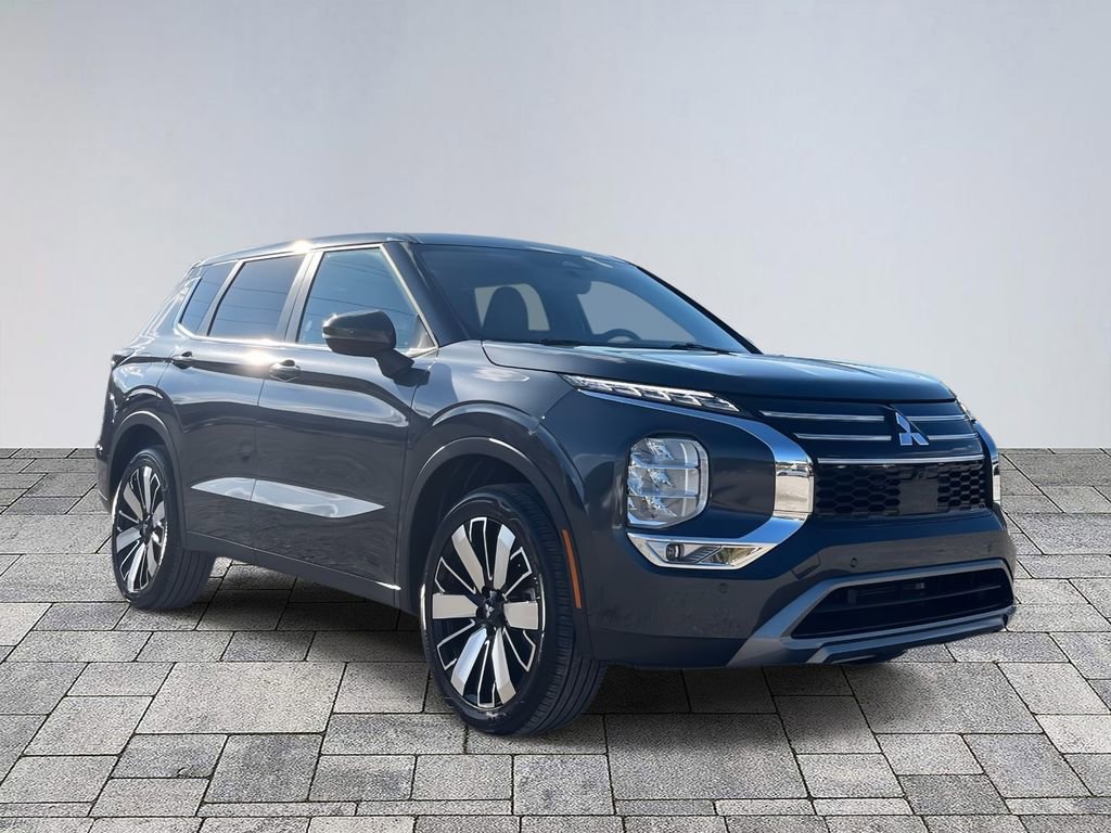 Used 2025 Mitsubishi Outlander SE