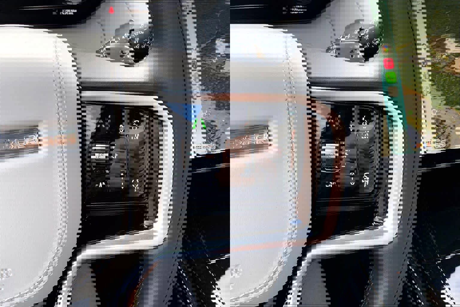 Used 2025 Land Rover Range Rover Sport SE image 23