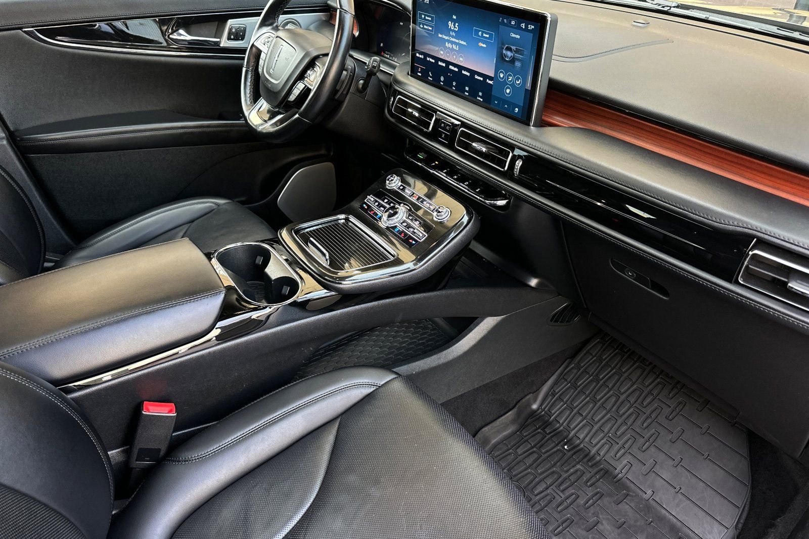 Used 2022 Lincoln Nautilus Reserve w/ Equipment Group 202A image 15