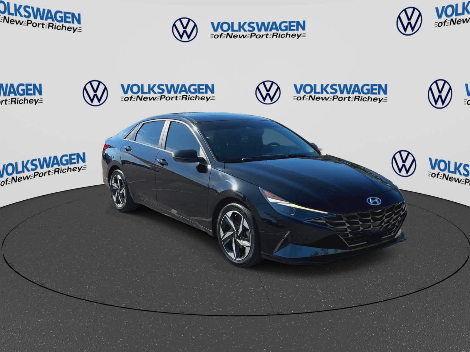 Used 2022 Hyundai Elantra SEL w/ Convenience + Premium Package FWD image 2