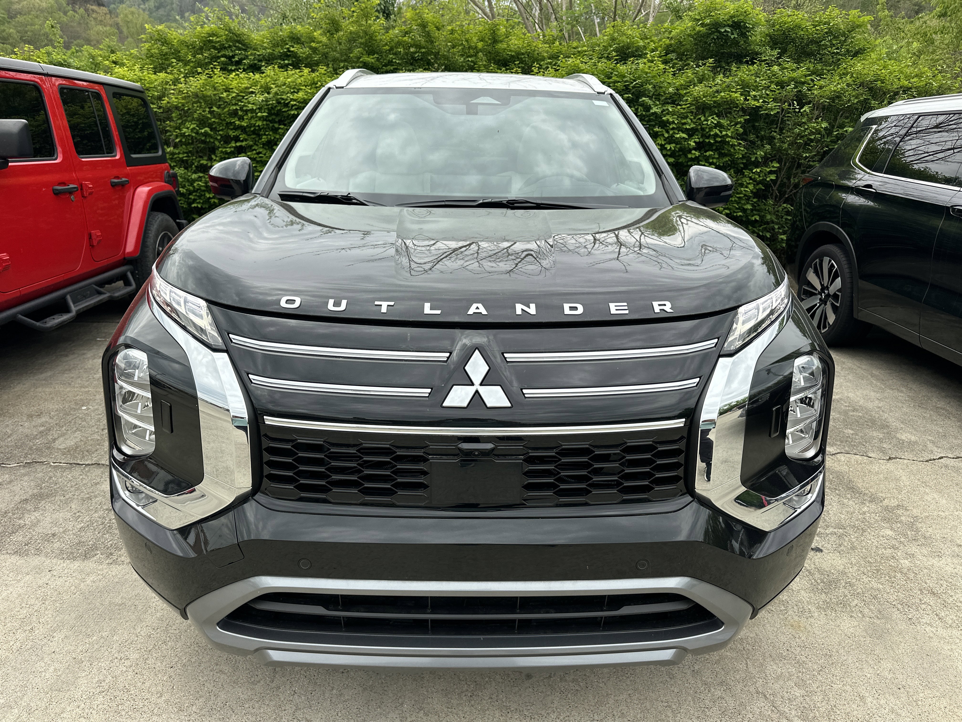 Used 2025 Mitsubishi Outlander AWD image 7