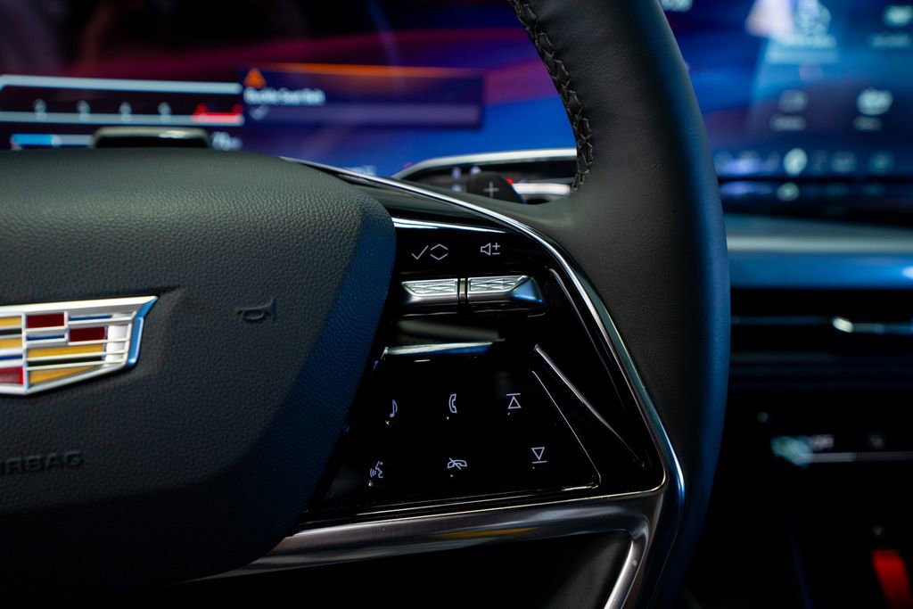 Used 2025 Cadillac Escalade Sport w/ LPO, ONYX Package image 32