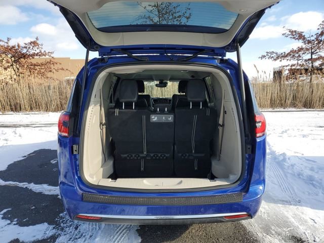 Used 2021 Chrysler Pacifica Touring-L FWD image 24