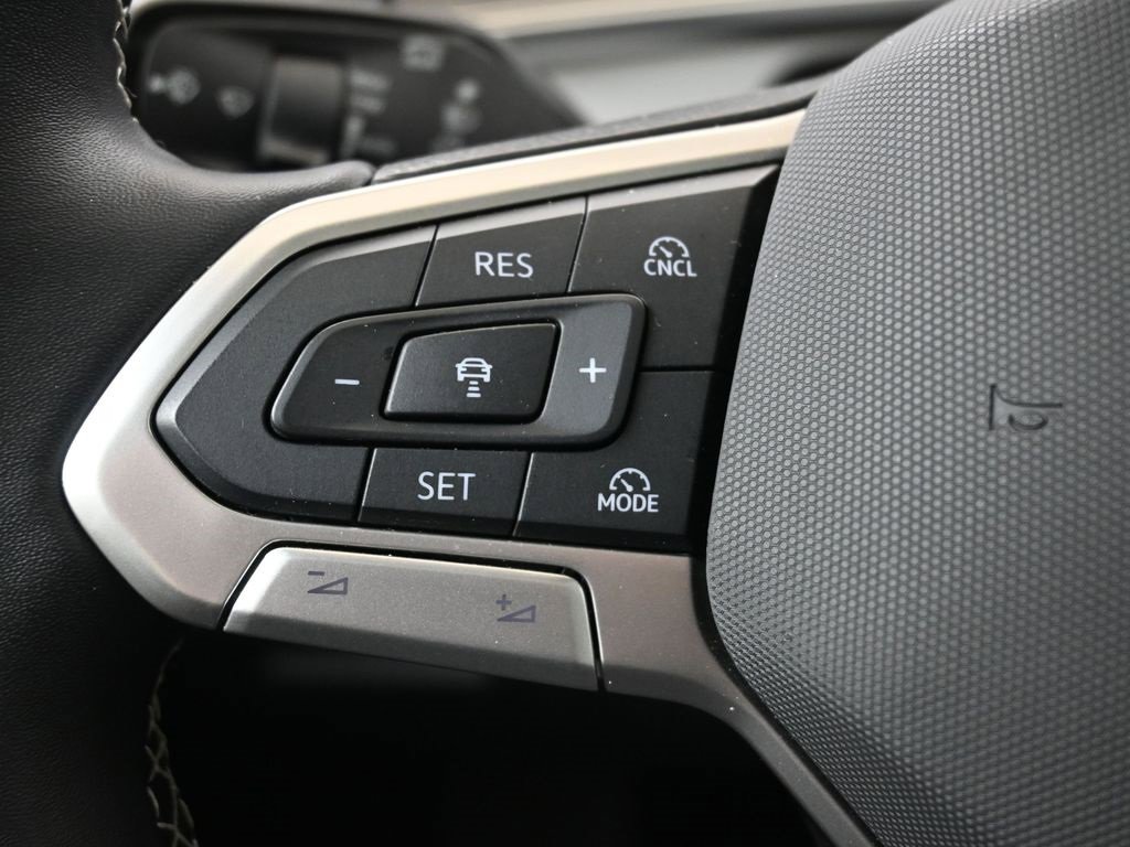 Used 2025 Volkswagen Tiguan SE w/ Panoramic Sunroof Package image 26