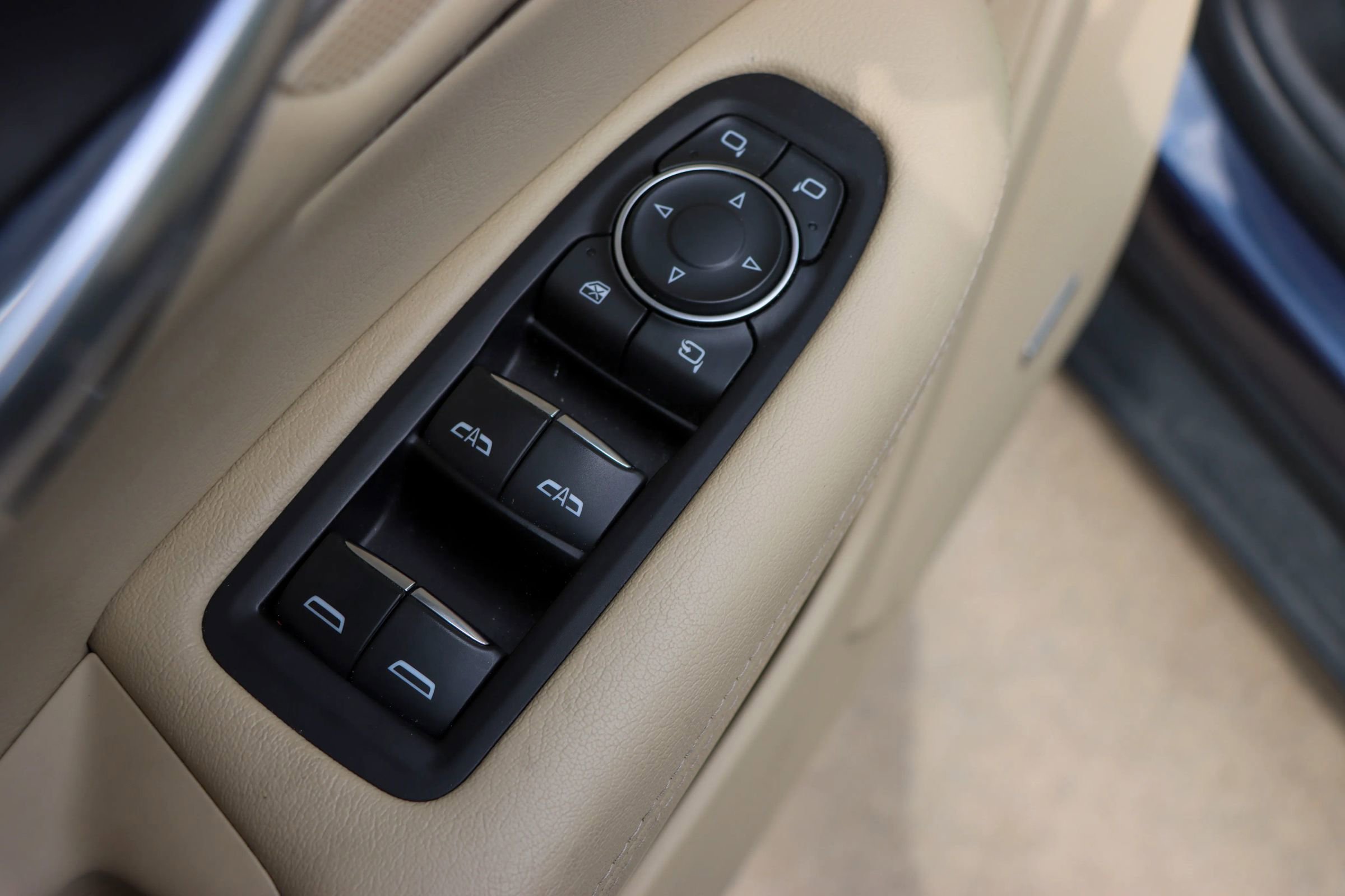 Used 2018 Cadillac XT5 Luxury w/ Driver Awareness Package FWD image 14