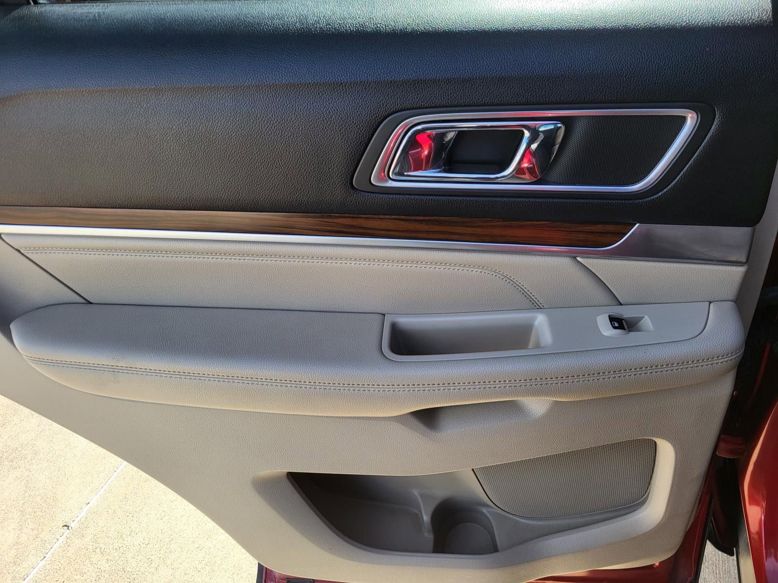 Used 2018 Ford Explorer Limited image 19