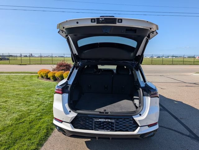 Used 2024 Chevrolet Equinox EV RS FWD image 8