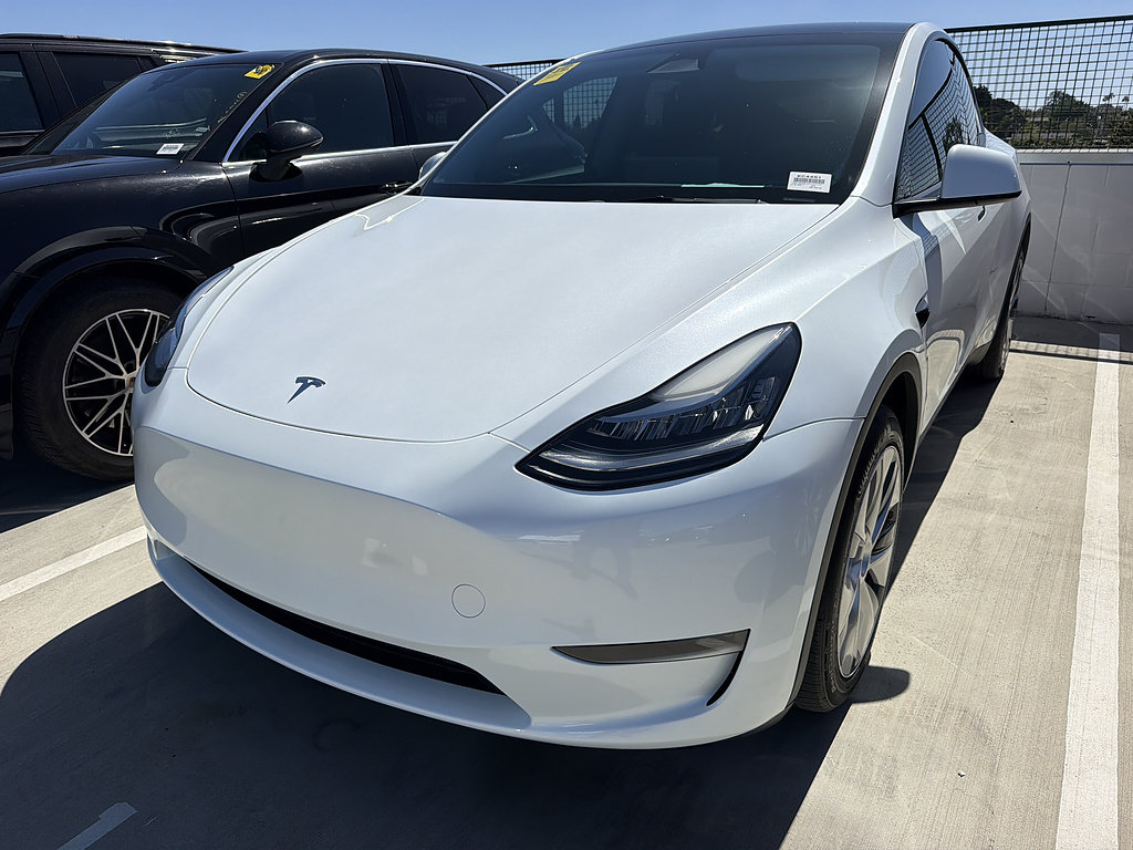 Used 2023 Tesla Model Y Long Range AWD/4WD image 2