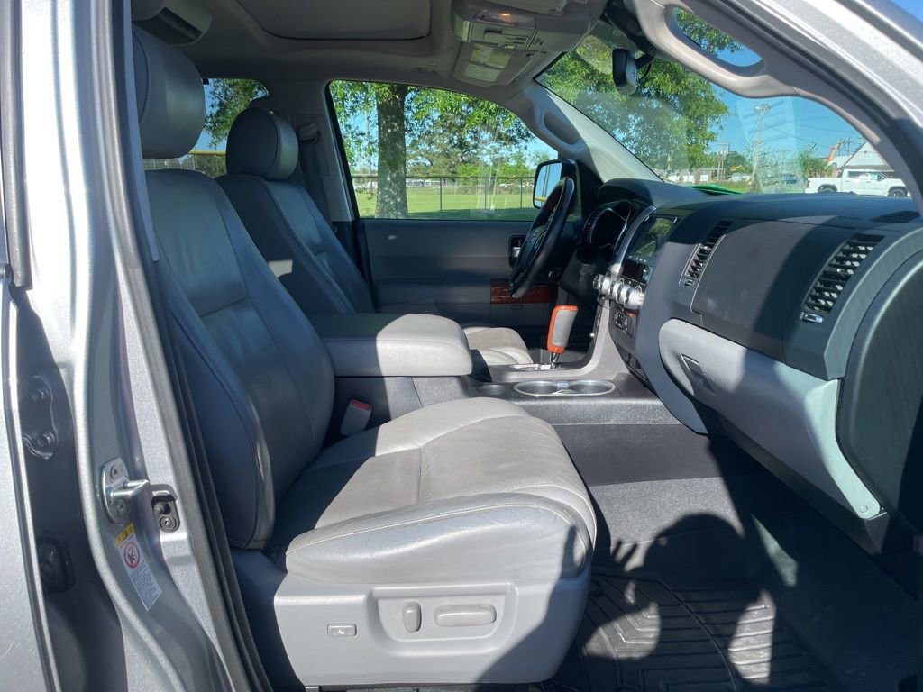 Used 2020 Toyota Sequoia Platinum AWD/4WD image 17