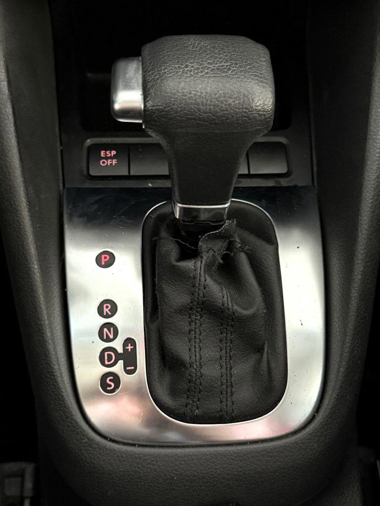 Used 2010 Volkswagen Golf 4-Door image 26