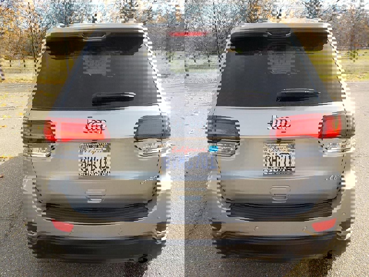 Used 2020 Jeep Grand Cherokee Laredo image 6