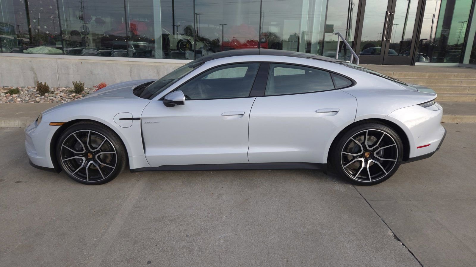 New 2025 Porsche Taycan image 2