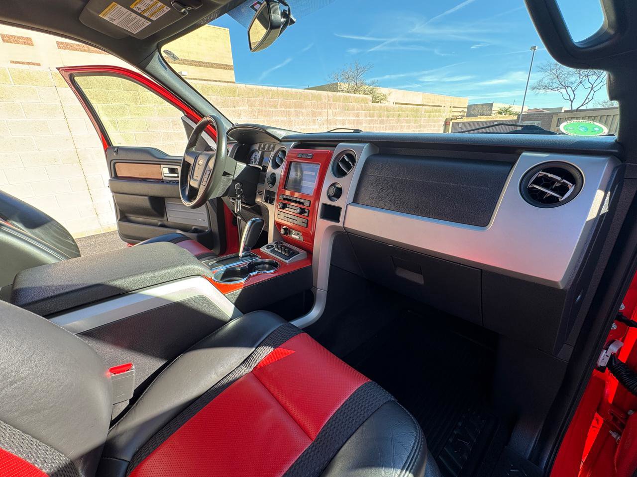 Used 2010 Ford F150 Raptor image 28