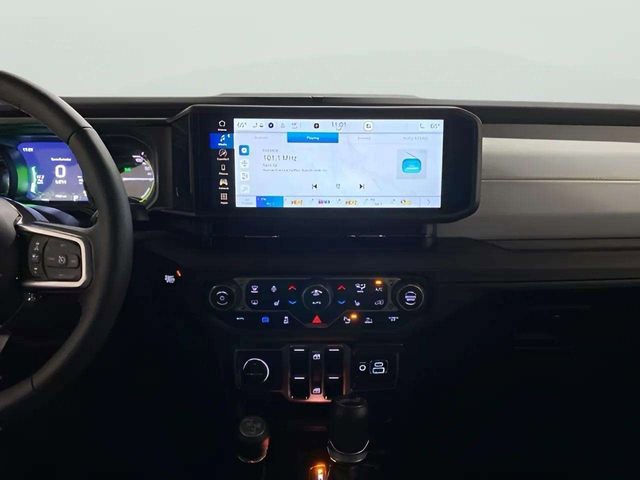 Used 2025 Jeep Wrangler Unlimited Sahara w/ Safety Group image 11